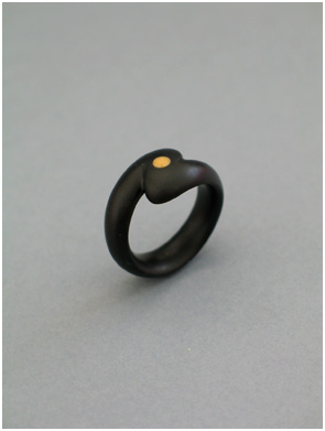 Ring 004